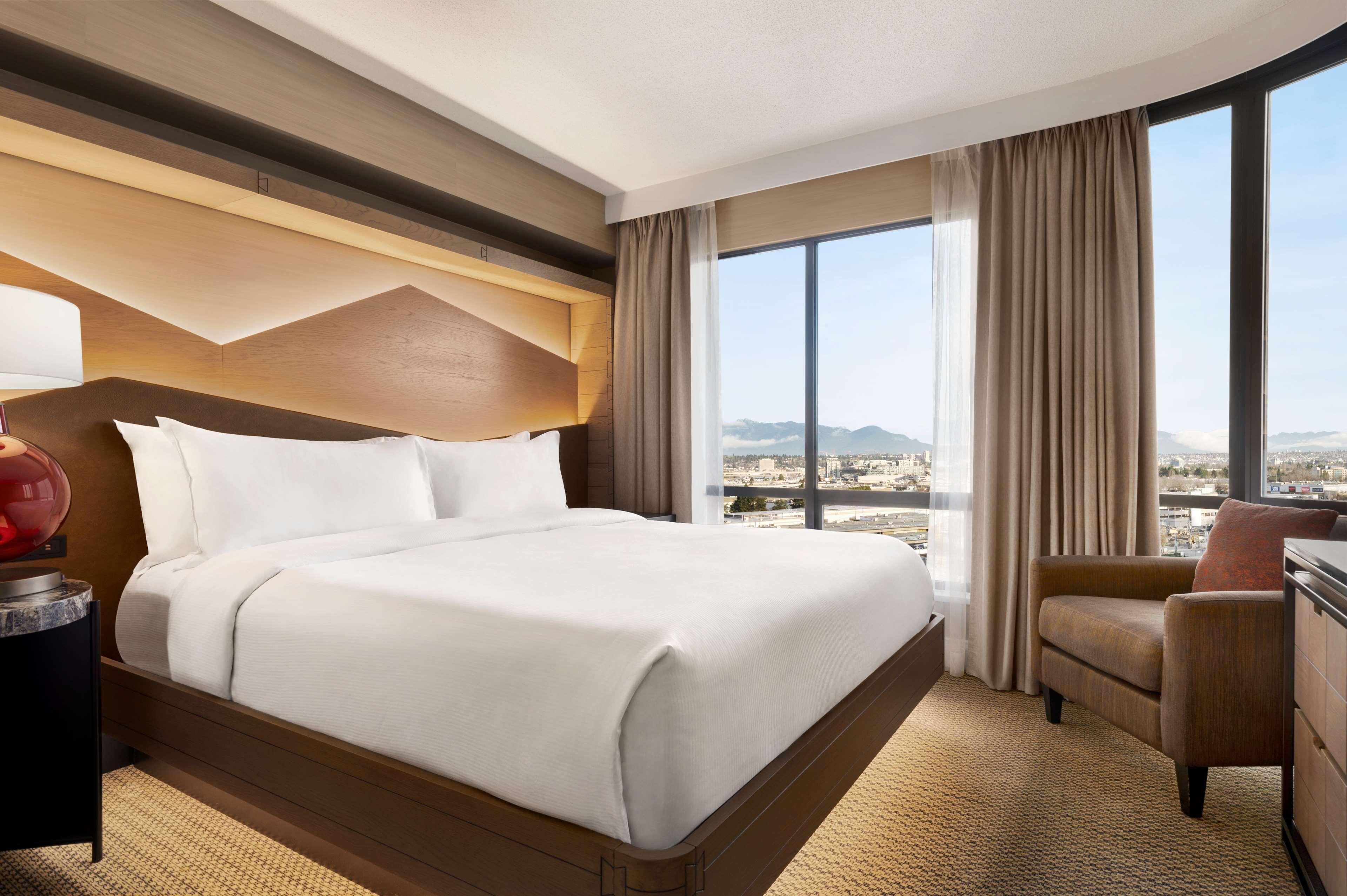 Hilton Vancouver Airport Richmond Exterior photo