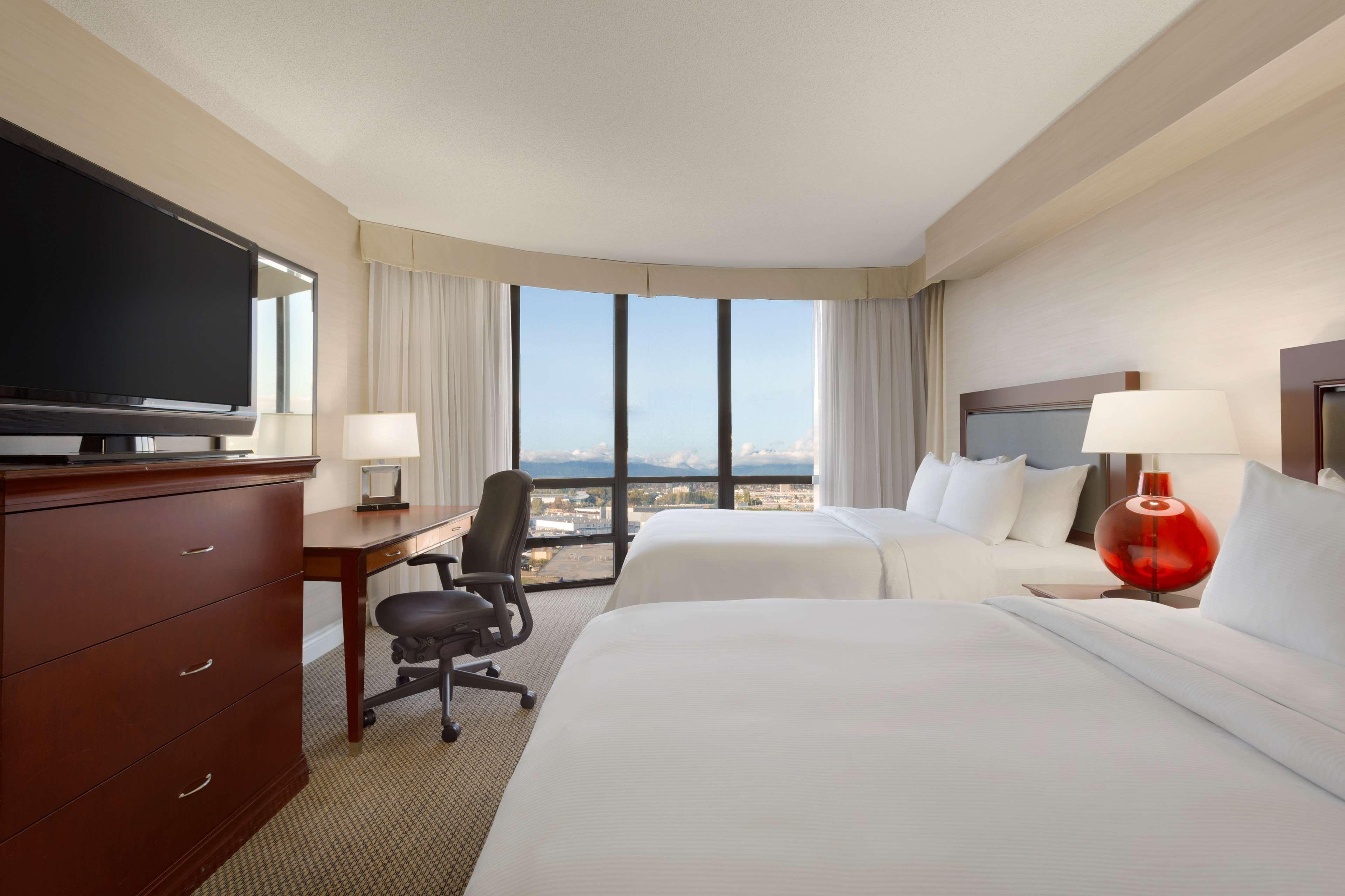 Hilton Vancouver Airport Richmond Exterior photo