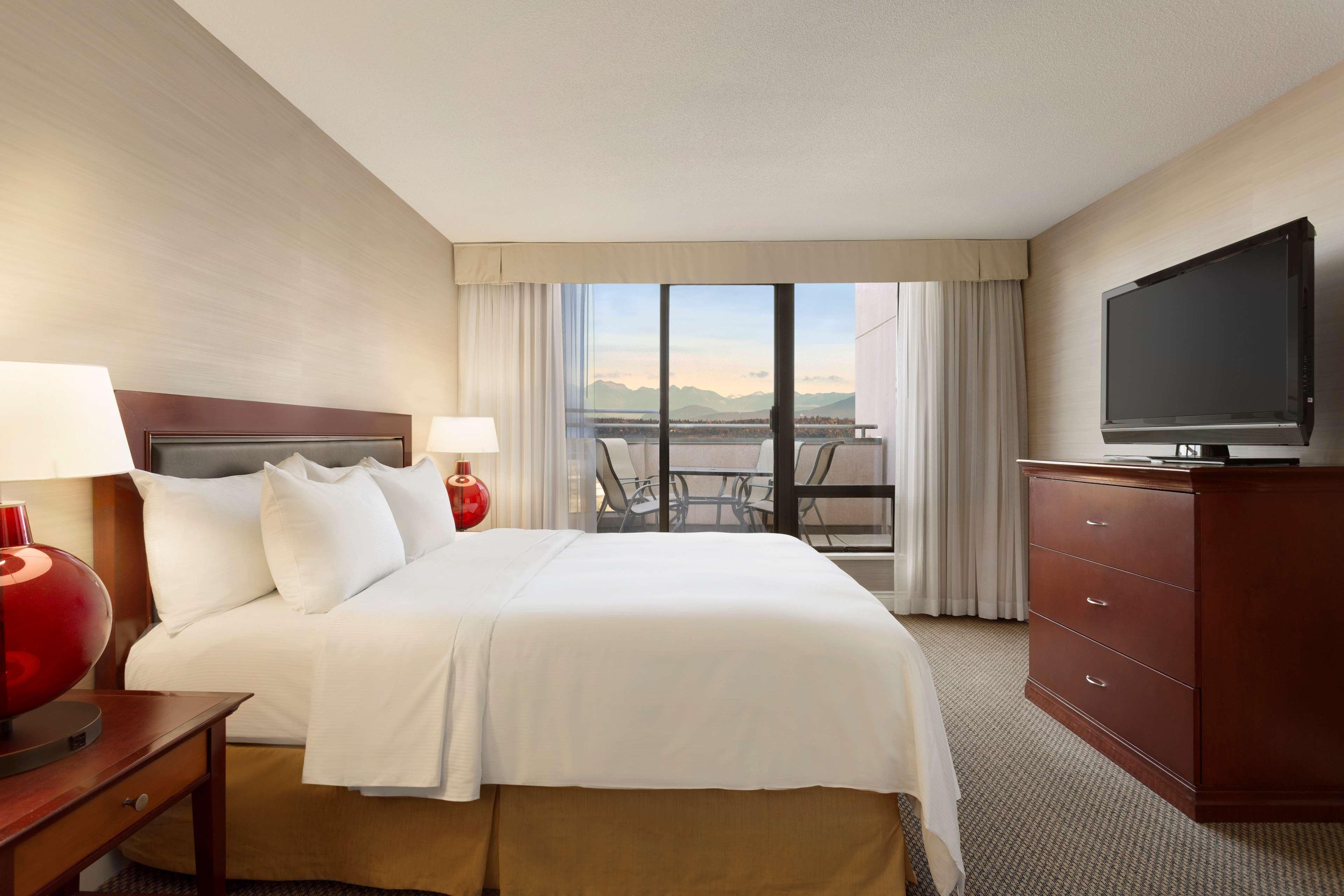 Hilton Vancouver Airport Richmond Exterior photo