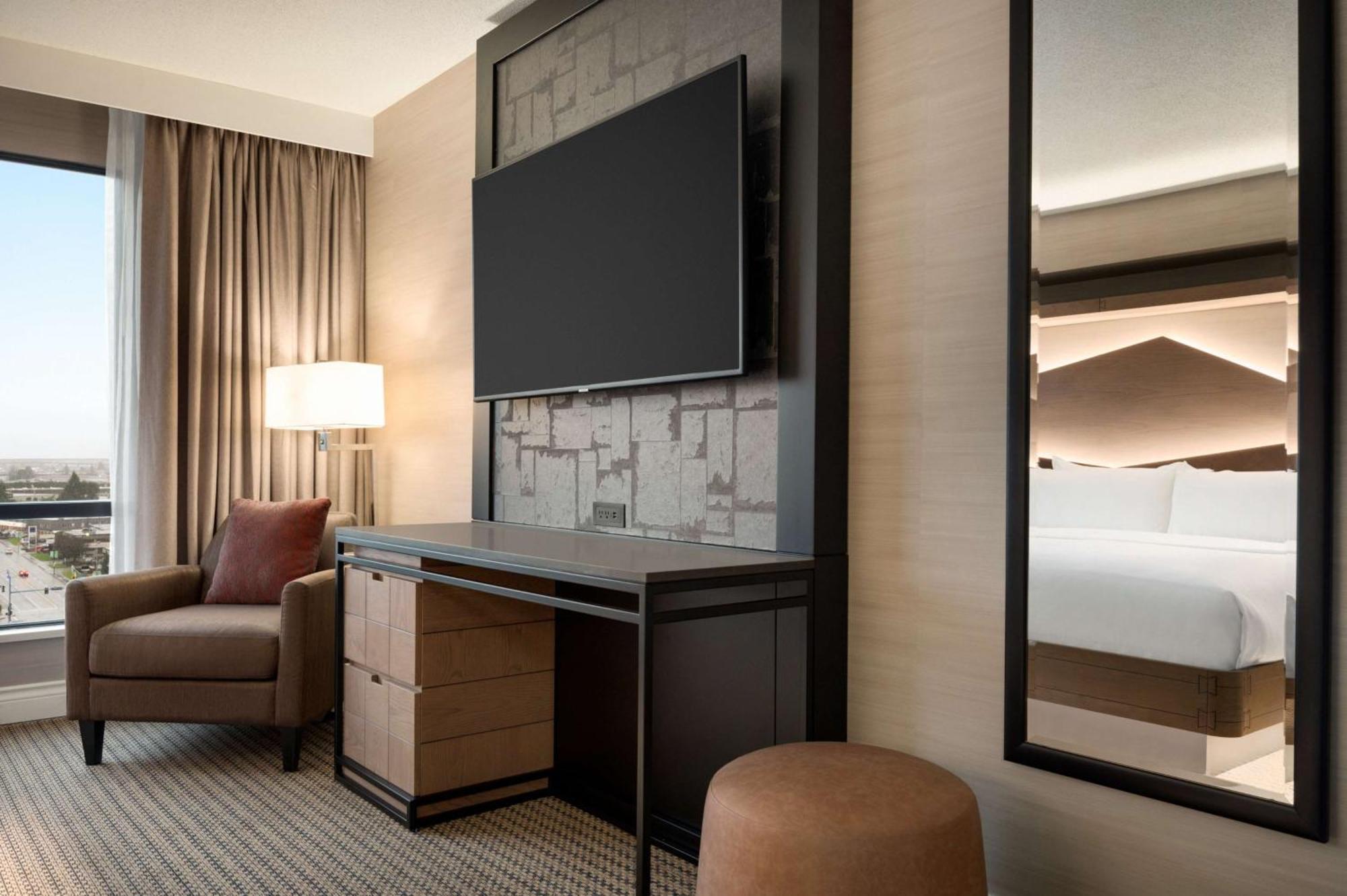 Hilton Vancouver Airport Richmond Exterior photo