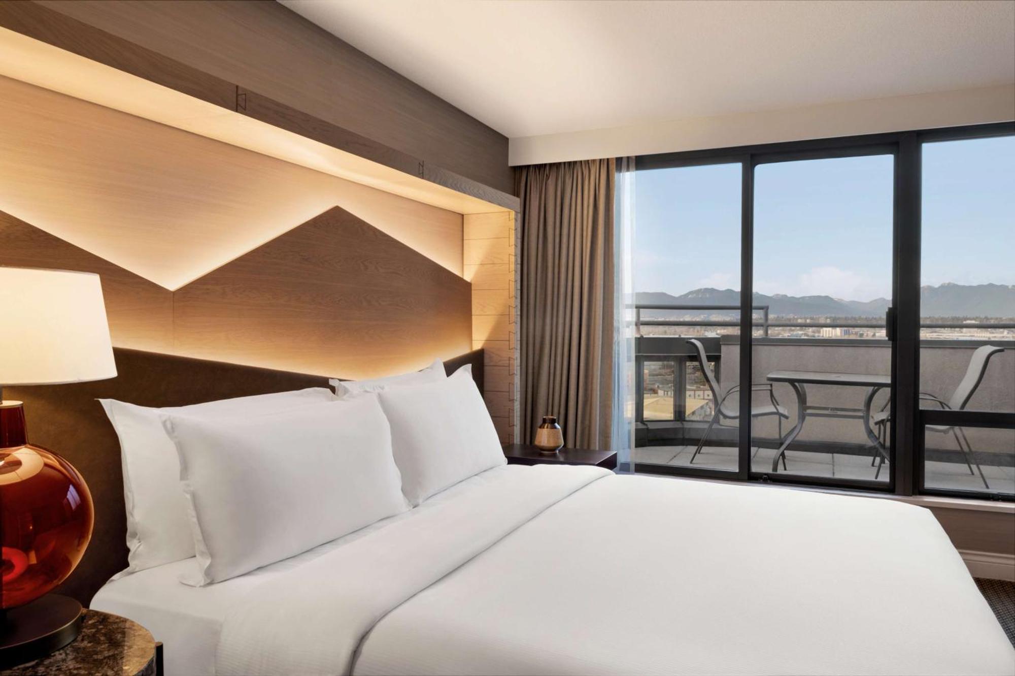 Hilton Vancouver Airport Richmond Exterior photo