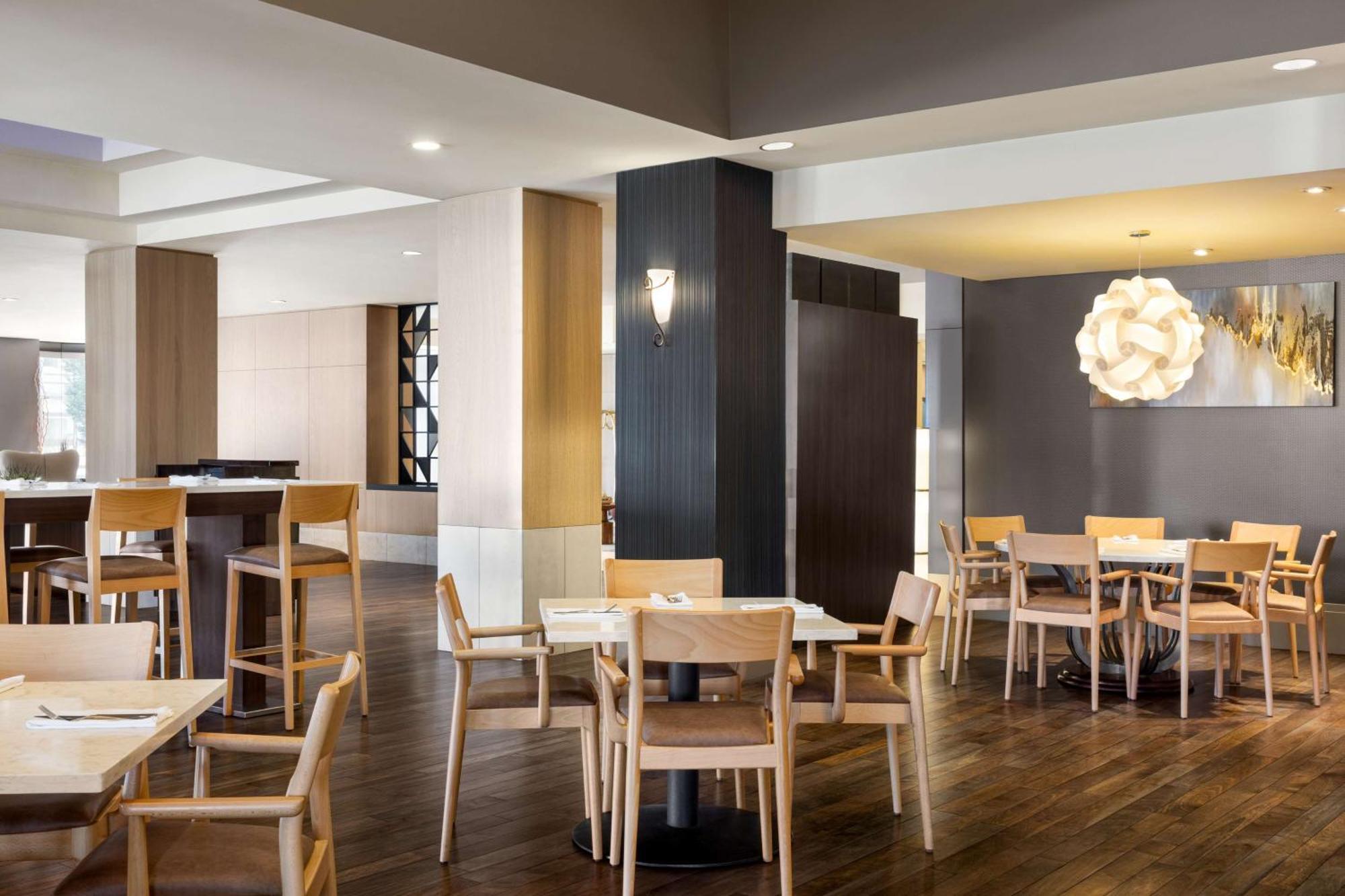 Hilton Vancouver Airport Richmond Exterior photo